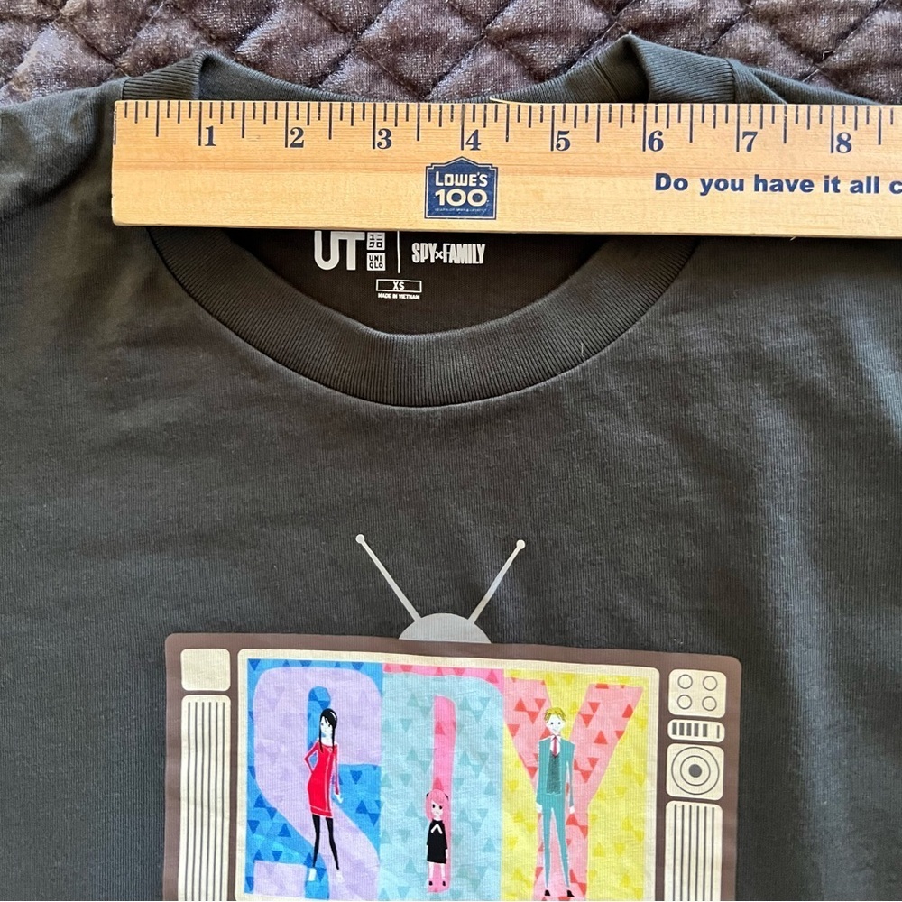 Uniqlo Olive Graphic Tee with Spy x Family Design - Picture 7 of 10